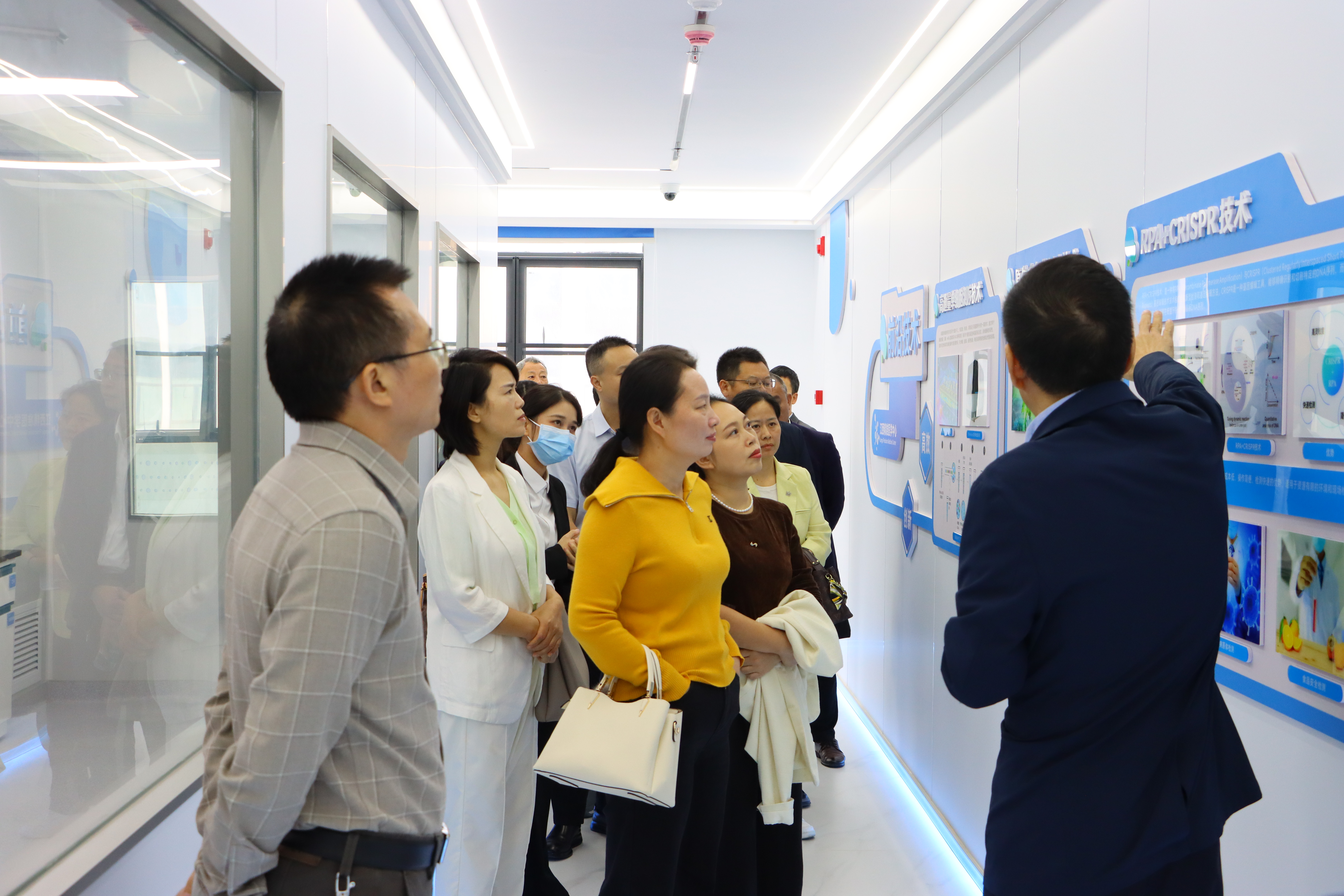 瑞金市总医院谢世华副院长一行赴江西精准医学中心参观调研