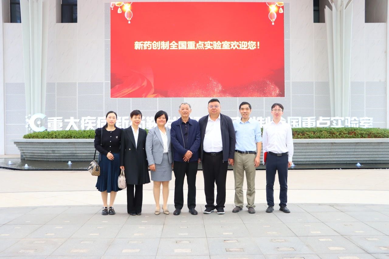 赣州市第三人民医院院长刘少华一行到实验室调研